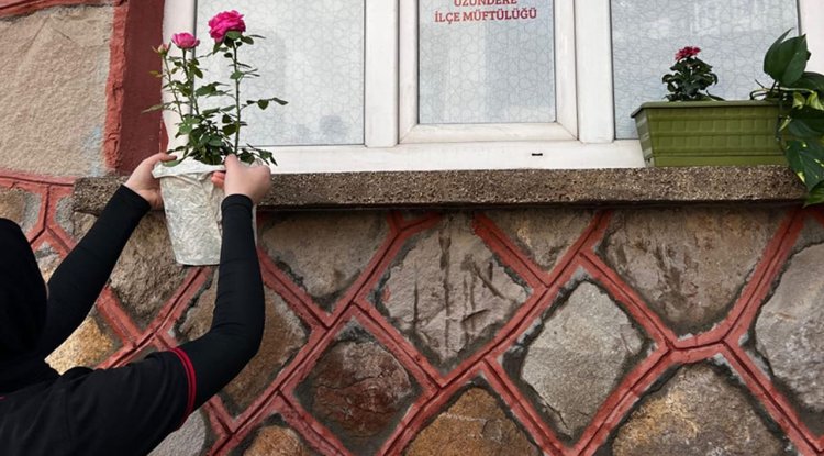 Uzundere'de gençler iyilikle dönüştürdü