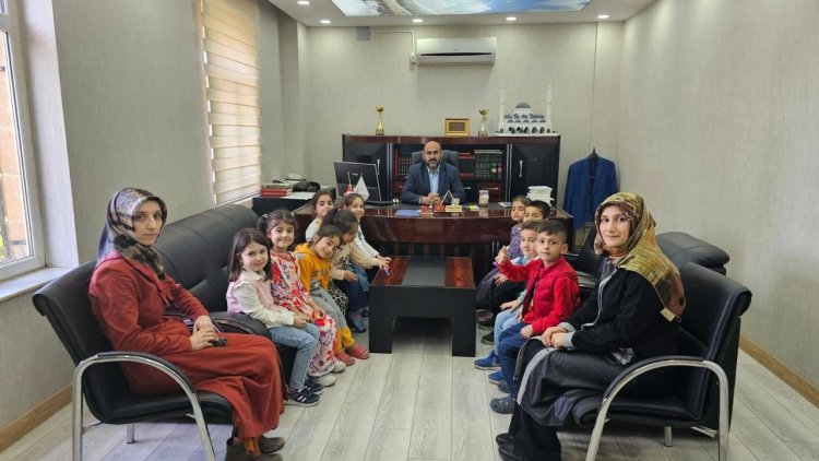 Miniklerin örnek davranışı yürekleri ısıttı