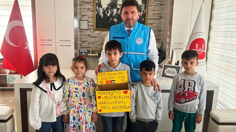 Manavgat'ta minikler harçlıklarıyla destek oldu