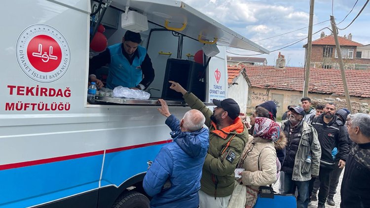Tekirdağ'da dünya romanlar günü ikramı yapıldı