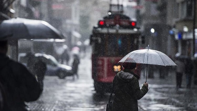 İstanbul'da sağanak ve fırtına etkili oluyor