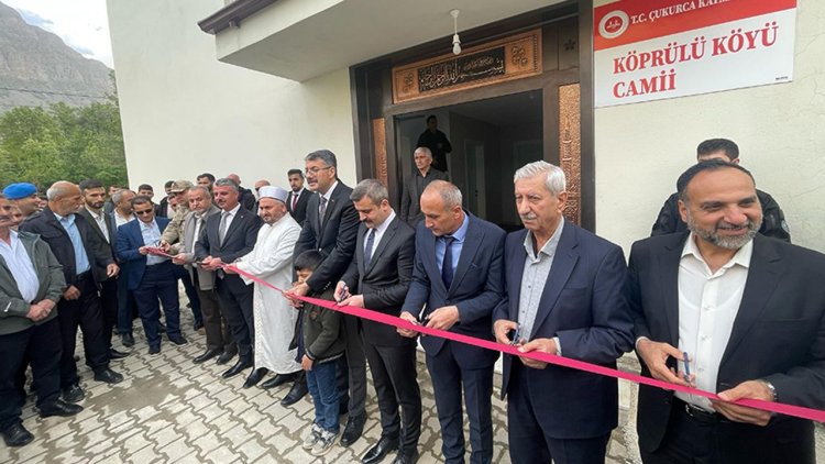 Hakkari Köprülü Köyü Camii dualarla açıldı