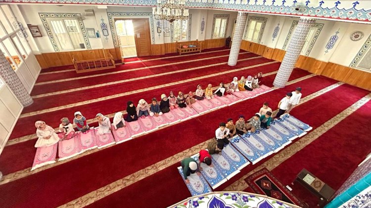 Miniklerden "İlk Namazım İlk Seccadem" etkinliği