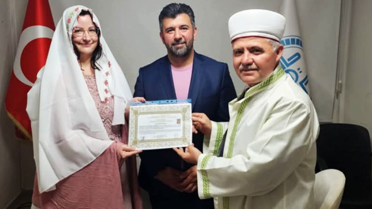 Alman hemşire Köyceğiz'de Müslüman oldu