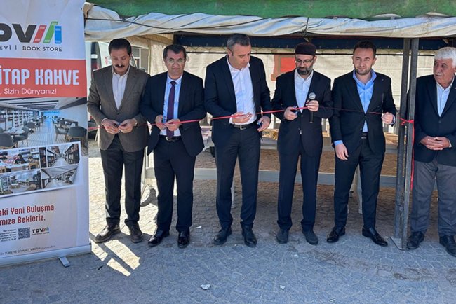 Gevaş'ta TDV Yayınları tanıtım fuarı açıldı