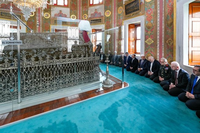 Fatih Sultan Mehmet, vefatının 544. yılında kabri başında anıldı