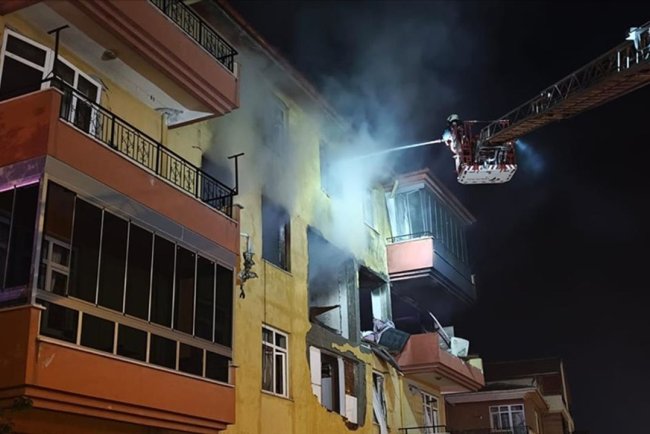 Konya'da bir binada meydana gelen patlamada 1'i ağır 12 kişi yaralandı