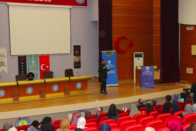 Şanlıurfa'da "İnsan Allah'ın Aynasıdır" konferansı düzenlendi