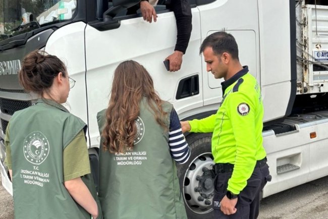 Doğudaki illerden batıya sevk edilen kurbanlıklar Erzincan'da denetleniyor