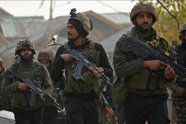 Hindistan, Pakistan'a karşı askeri operasyon başlattığını duyurdu