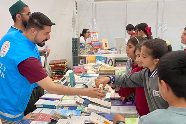 Diyanet yayınları Iğdır'da okuyucuyla buluştu