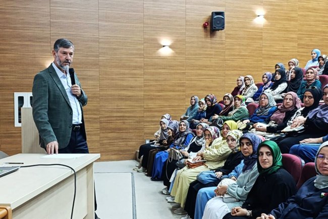 Kur'an kursu öğreticilerine P4C eğitimi verildi