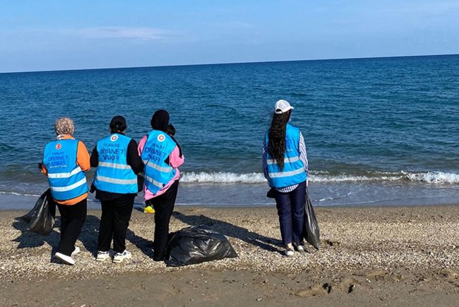 Anamurlu gençler, iyilikle çevreyi güzelleştirdi