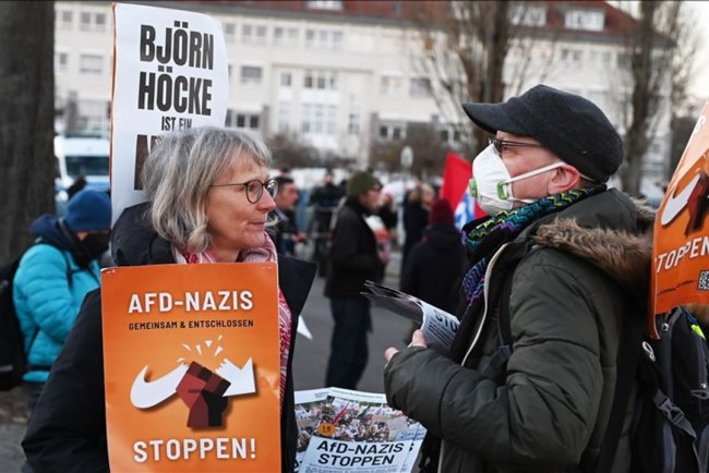Almanya'da AfD'nin yabancı düşmanı ve İslam karşıtı tutumlarının rapor edildiği gizli belge sızdırıldı