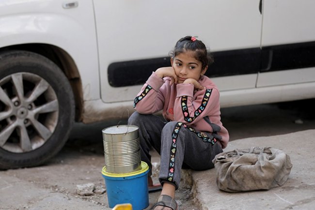 Gazze'de açlığı "silah" olarak kullanan işgalciler, 29 aşevi ile 37 yardım dağıtım merkezini vurdu