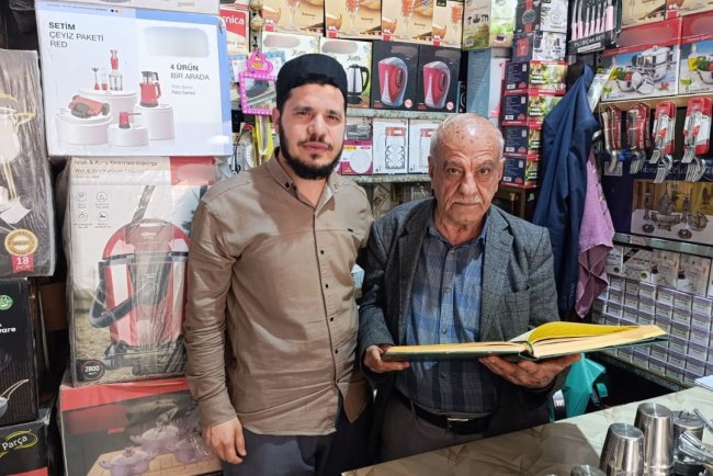 Suruç'ta 75 yaşındaki esnafın Kur'an aşkı
