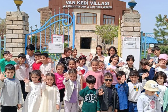 Gevaş'ta minikler gezide buluştu