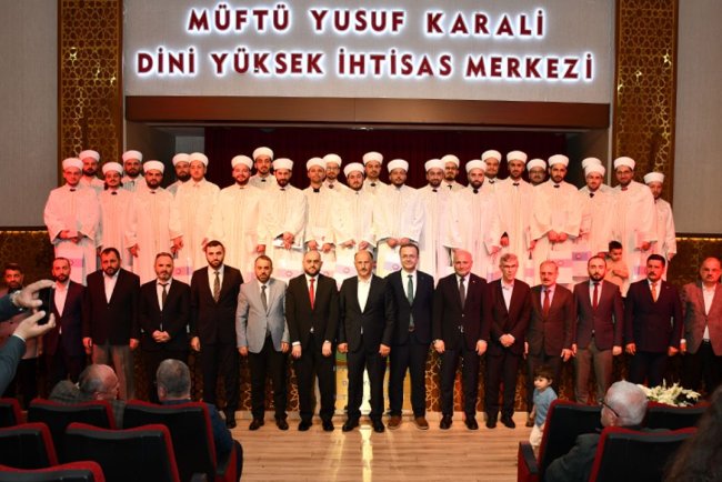 Rize Müftü Yusuf Karali Dini Yüksek İhtisas Merkezinde mezuniyet heyecanı