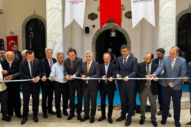 İzmir depreminde hasar gören asırlık cami onarımın ardından ibadete açıldı