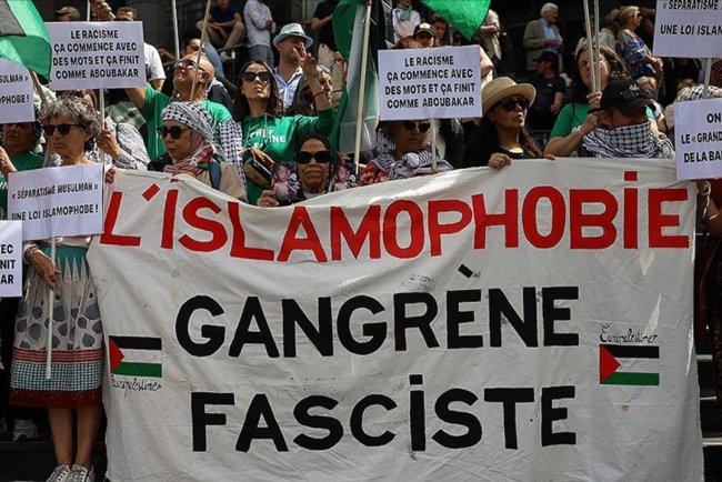 Fransa'da İslamofobiye karşı gösteriler düzenlendi