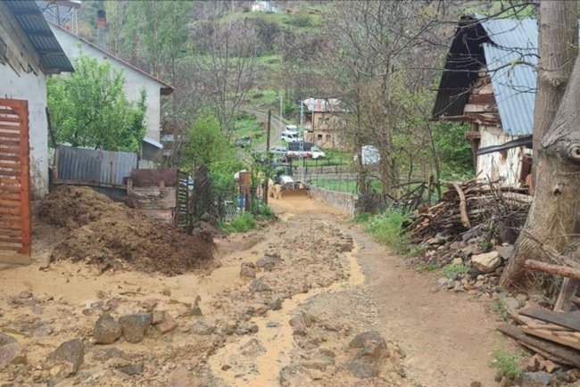 Sivas'ta şiddetli yağışlar sele neden oldu