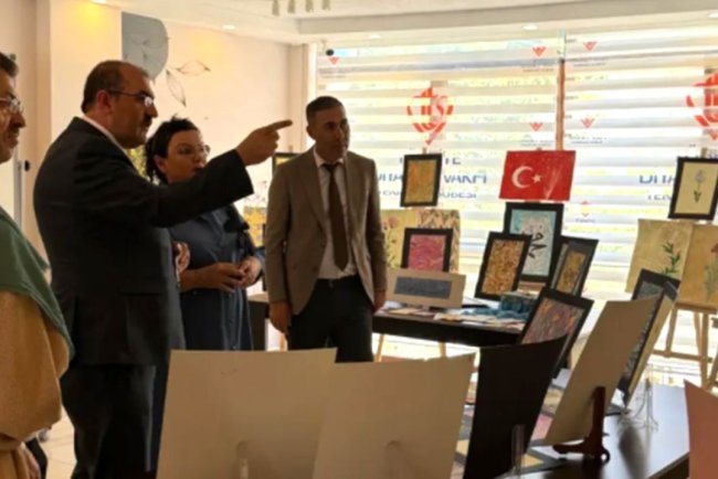 Değirmenaltı Diyanet Gençlik Merkezinde "Ebru Sergisi" açıldı
