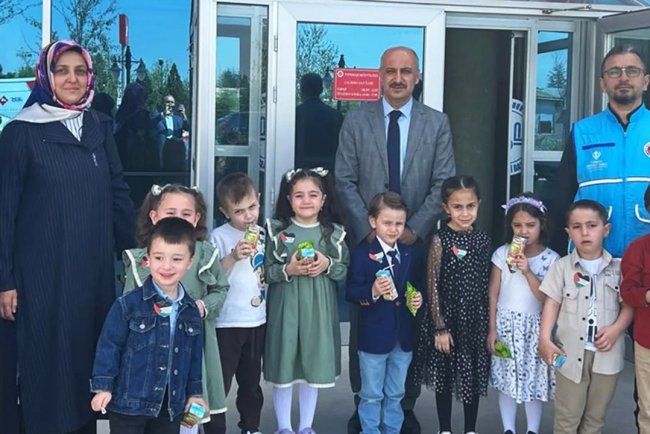 Tepebaşı'nda minikler Gazze'ye destek oldu