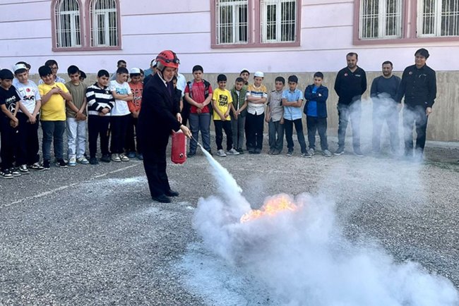 Kilis'te Kur'an kursu öğrencilerine temel yangın eğitimi verildi