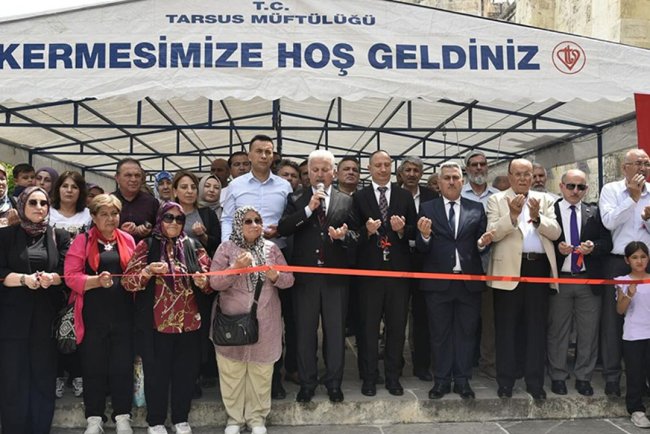 Tarsus'ta Kur’an kursları yararına kermes düzenlendi