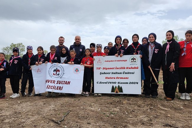 Diyanet izcileri yüzlerce fidanı toprakla buluştu