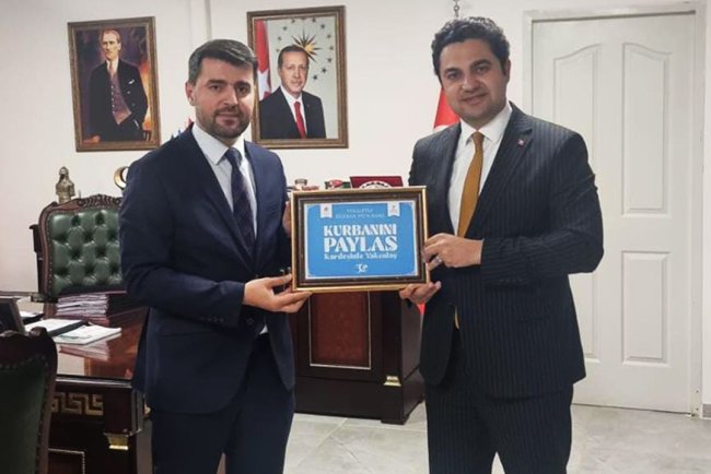 Gölbaşı Kaymakamı Seyhan, kurbanını TDV'ye emanet etti