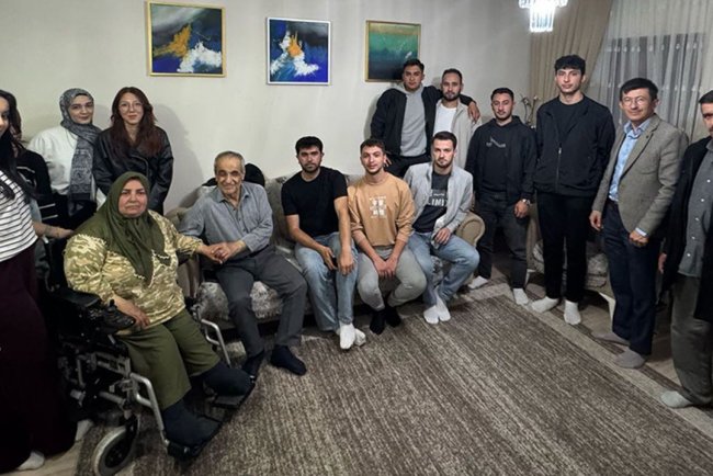 Mudurnu'da gençlerden anlamlı ziyaret