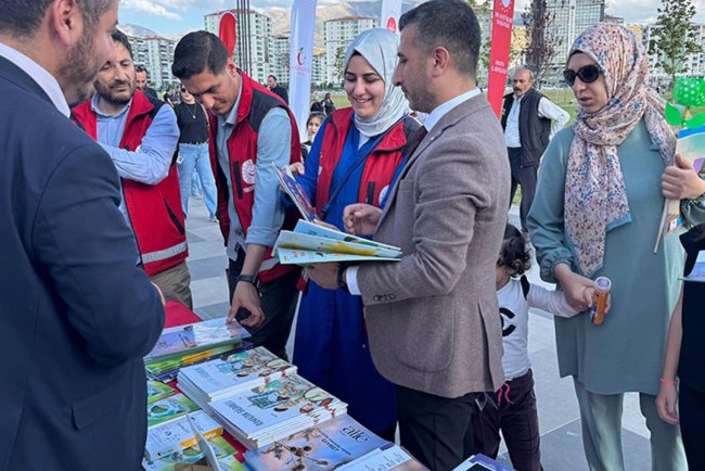 Müftülük aile standı ile vatandaşları bilgilendirdi