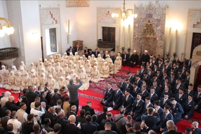 Saraybosna'daki Gazi Hüsrev Bey Medresesi 475'inci mezunlarını verdi