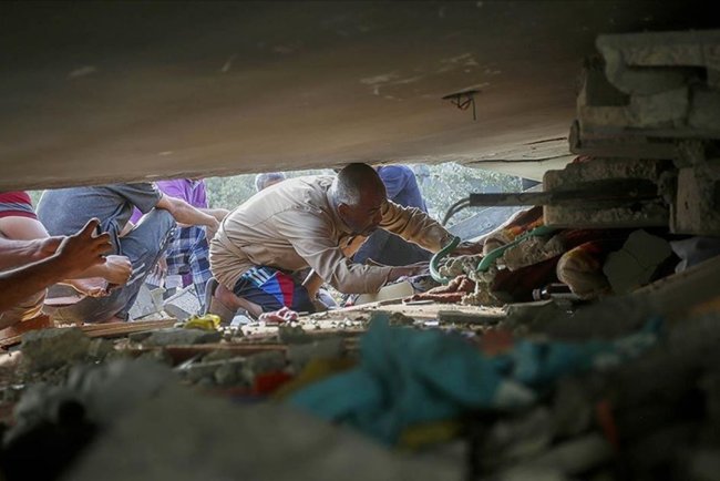 İşgalcilerin Gazze'nin çeşitli bölgelerine düzenlediği saldırılarda 30 Filistinli şehit oldu