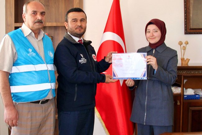 Evciler Kaymakamı Aykaç, kurbanını TDV'ye emanet etti