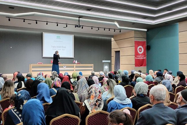 Tekirdağ'da "Ailede İletişim" konferansı
