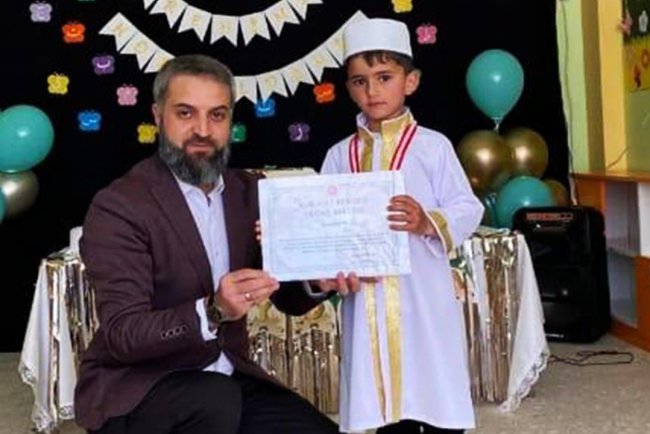 Tekman'da minikler Kur'an'a geçmenin sevincini yaşadı