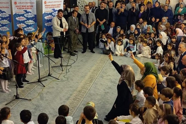 Çorum'da minikler yıl sonu heyecanı yaşadı