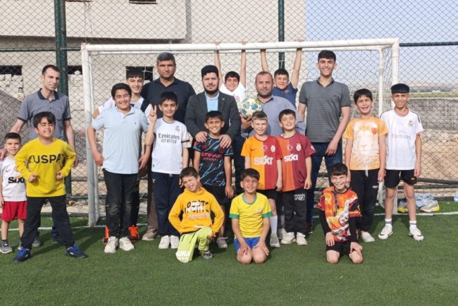 Suruçlu öğrenciler yeşil sahada mücadele etti