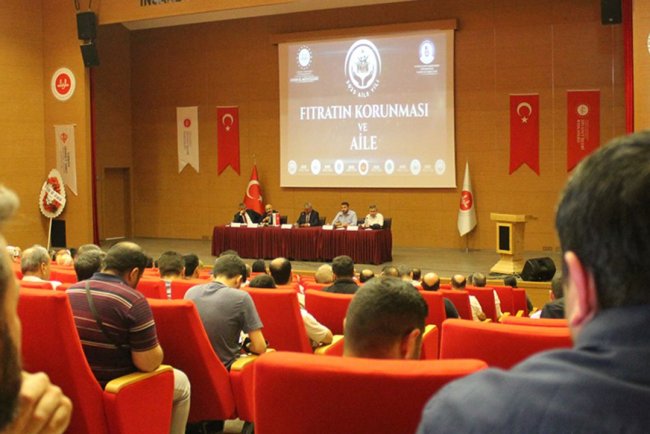 Aydın'da "Fıtratın Korunması ve Aile" paneli gerçekleştirildi