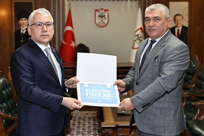 Sivas Valisi Şimşek, kurbanını TDV'ye emanet etti