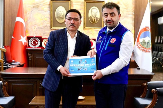 Kayseri Valisi Çiçek, kurbanını TDV’ye verdi