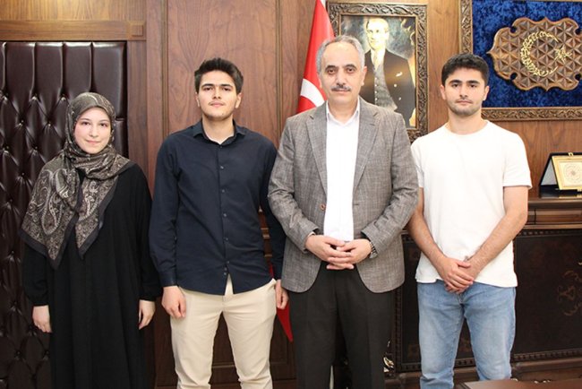 Amasya'da gençler umreyle ödüllendirildi