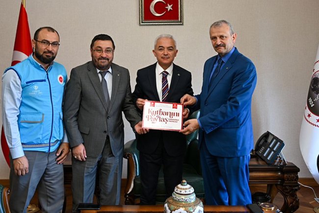 Kırklareli Valisi Turan, kurbanını TDV'ye emanet etti