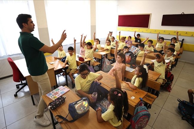 Öğretmenlerin isteğe bağlı yer değiştirme başvuru duyurusu yayımlandı