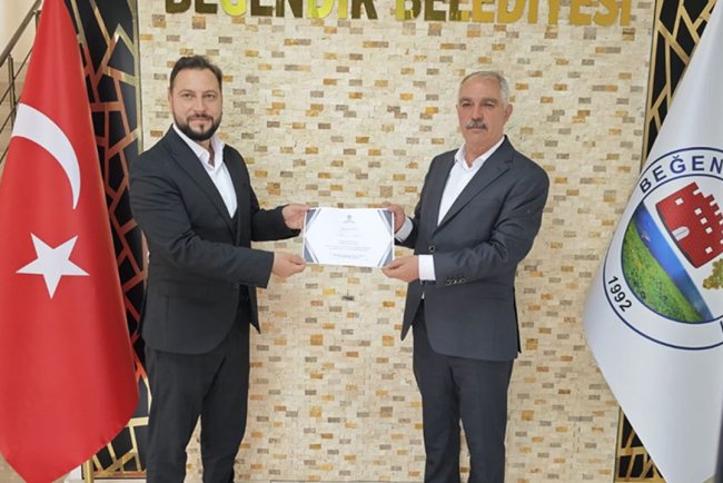 Başkan Özdemir, kurbanını TDV'ye verdi