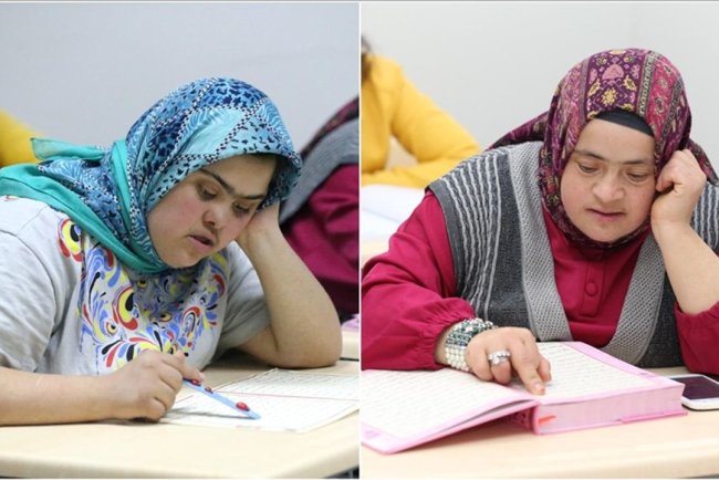 Kur'an okumayı öğrenen down sendromlu Elif ve Fatma hatim indirdi