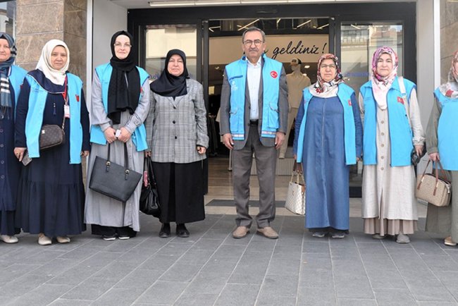 Balıkesir'de çocuklara bayramlık hediye edildi