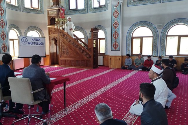 Hanak'ta din görevlileri yarıştı